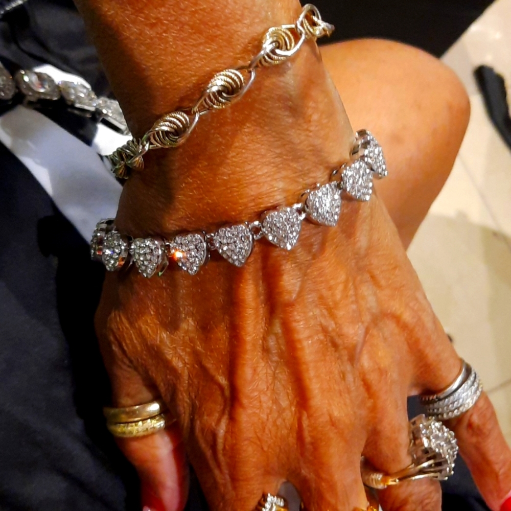 AUTHENTIC RHODIUM OVER STAINLESS STEEL CHUNKY Blinged out 8" TENNIS BRACELET ❤️